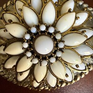 White Flower Vintage Design Belt Buckle